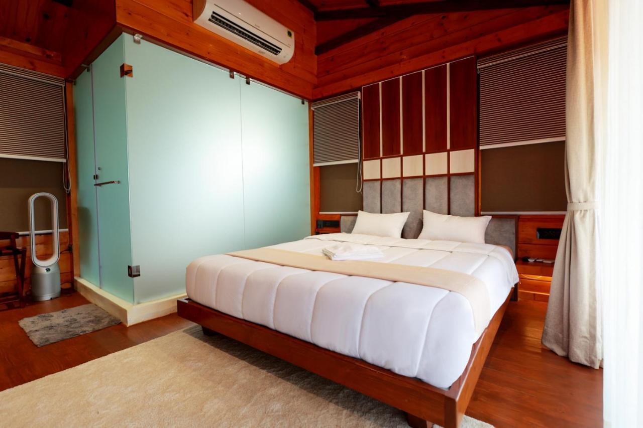 Wooden Ecr Sea Resort Pondicherry Eksteriør bilde